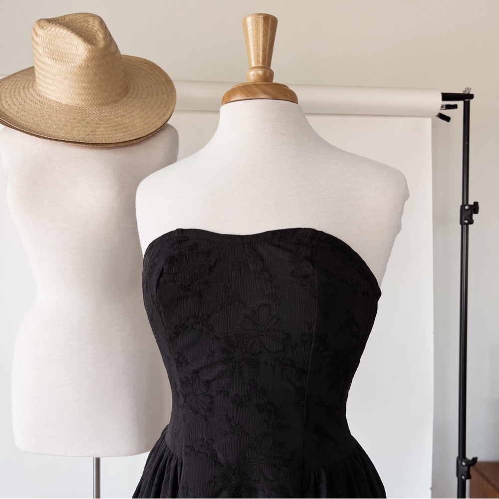 BLACK STRAPLESS EMBRIODERED SWEETHEART DRESS - Picture 7 of 10